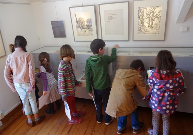 Visite-atelier dans la chambre des Prévert