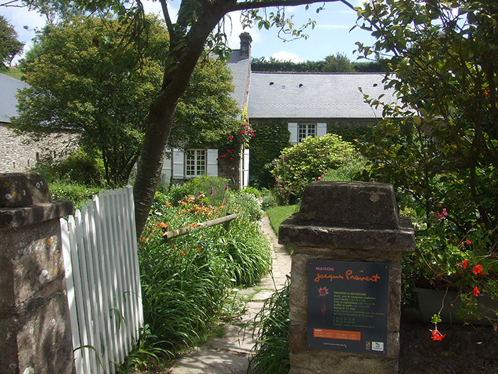 Entrée de la Maison Jacques Prévert