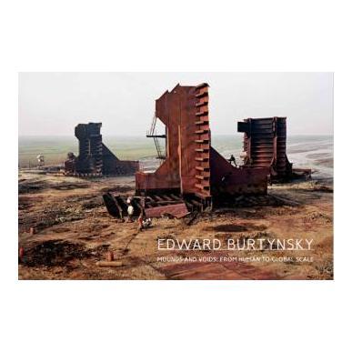 Edward Burtynsky, Mound and Voids : From Human to Global Scale 